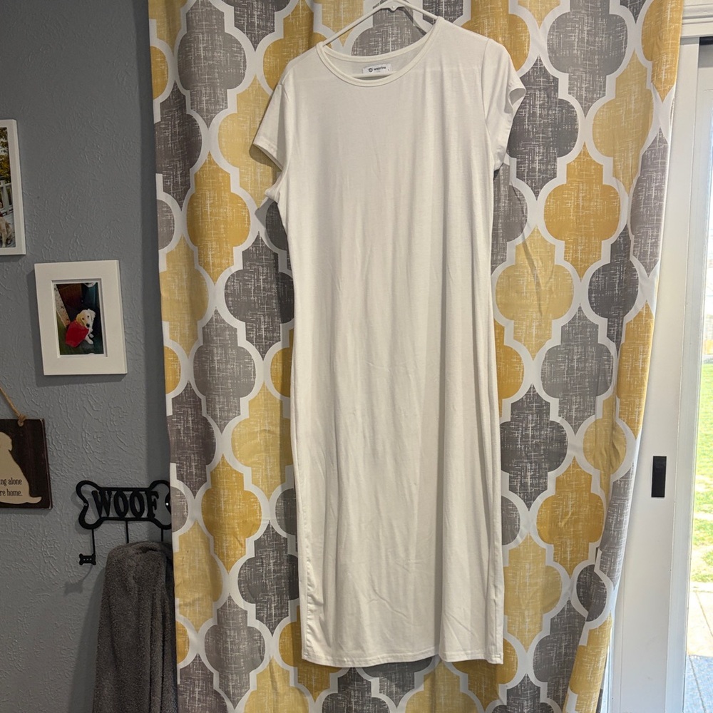 Classic White Short-Sleeve Maxi Dress - Women's